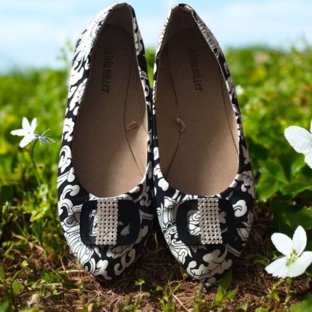 Olivia Miller Ballet slip on Shoes  black & white w stones Size (10) Snakeskin
